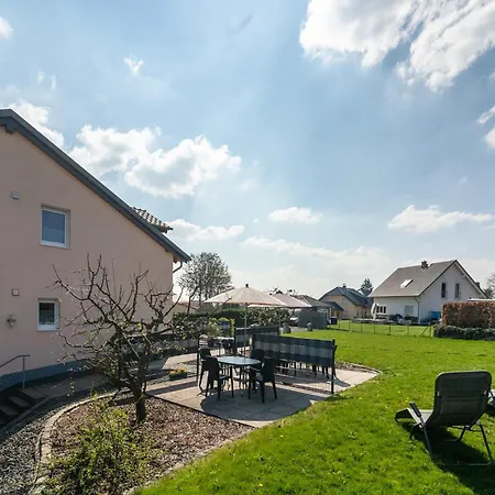 Holiday home Dreamy In With Terrace Ellscheid