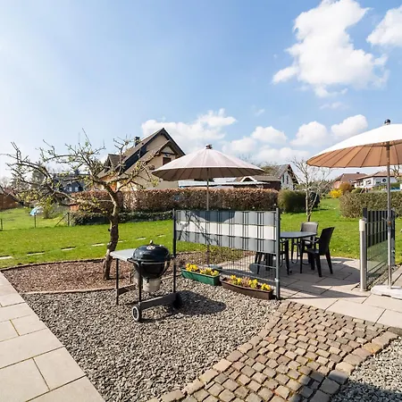 Feriehus Dreamy In With Terrace Ellscheid